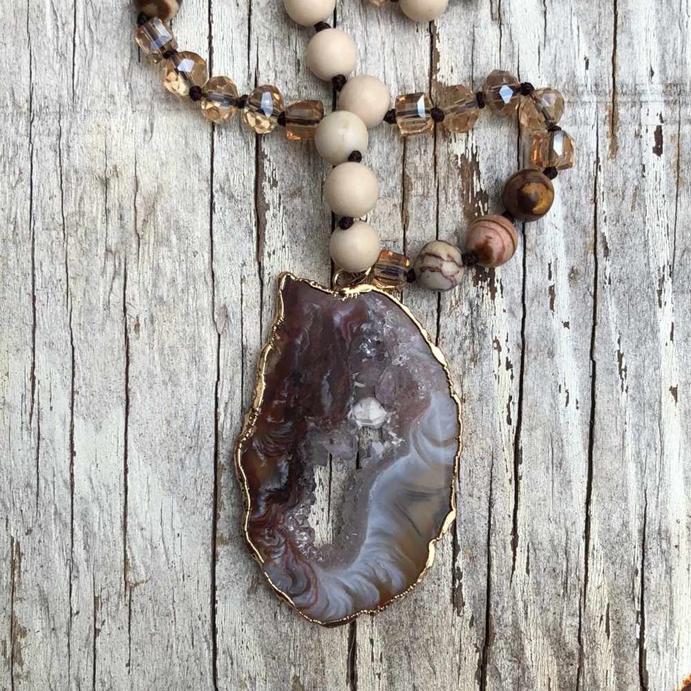 Restock!!🍃Druzy Quartz Pendant Necklace!🌺 - Picture 6 of 7